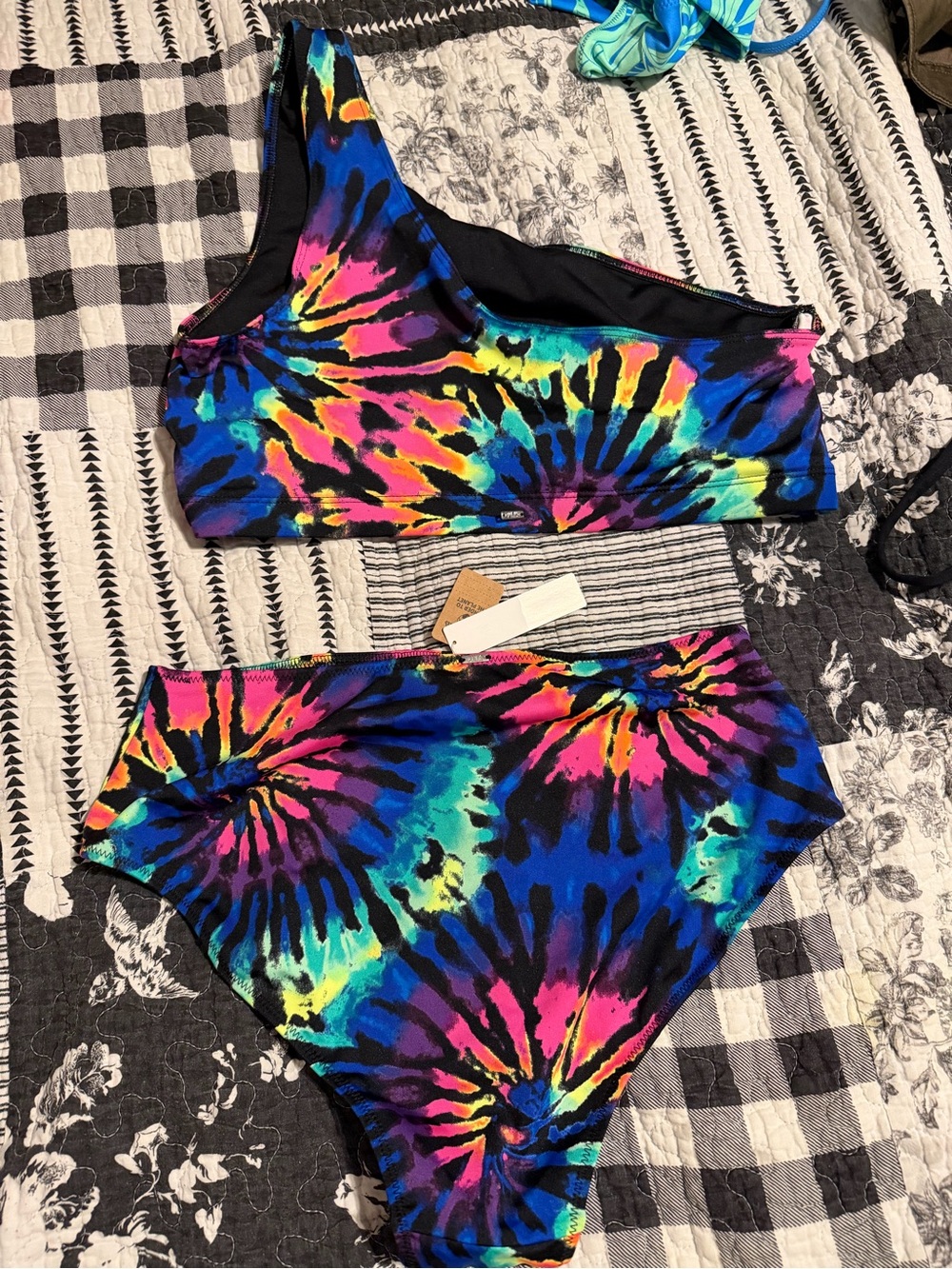 2 new pink Victoria secret bikinis